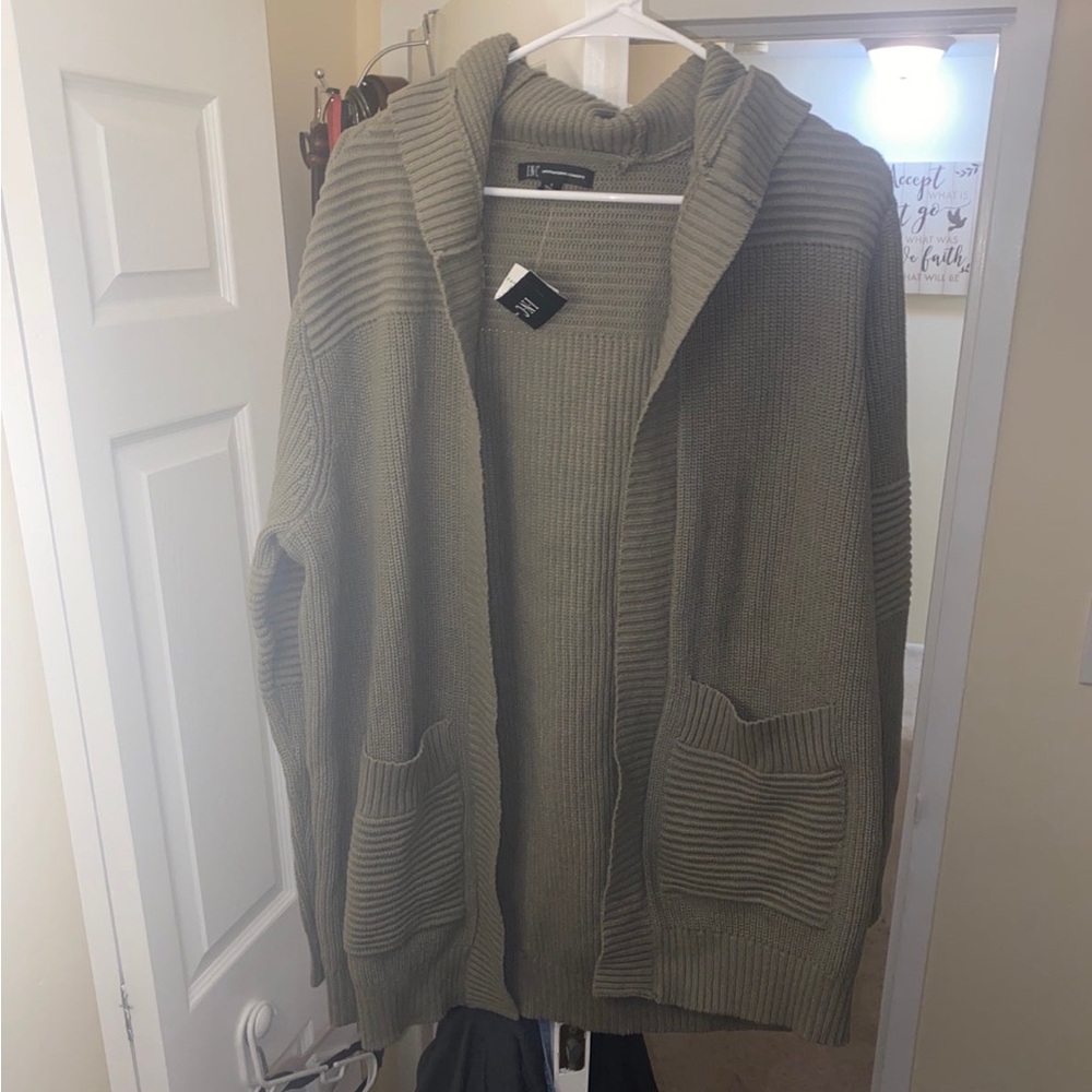Men's Olive Green inc cardigan  Sweater size large nwt